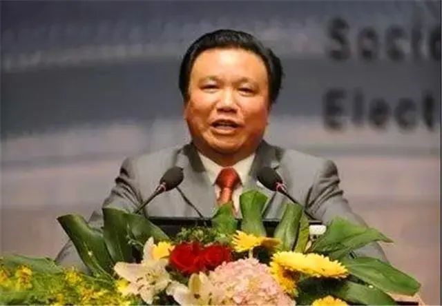 钟馨稼为什么捐款给美国人,钟馨稼捐款7000原因