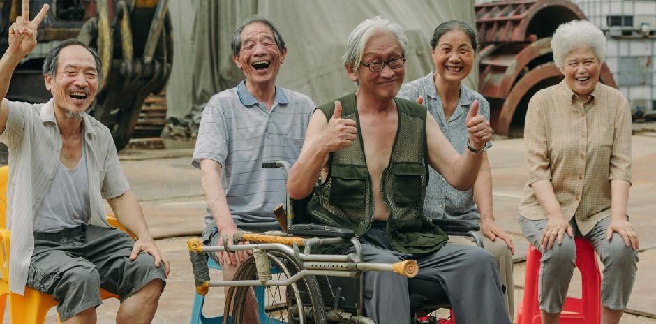 易烊千玺王传君祝福众人反应视频,王传君评价易烊千玺