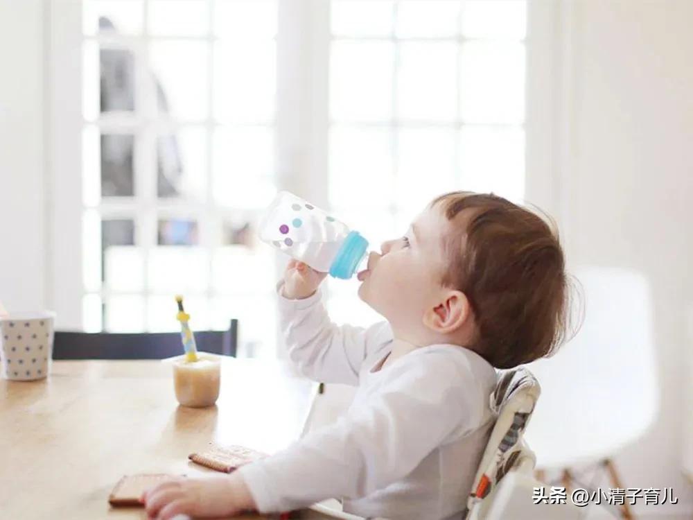 学会这4招再也不愁宝宝不爱喝水,宝宝不爱喝水怎么办最有效的方法