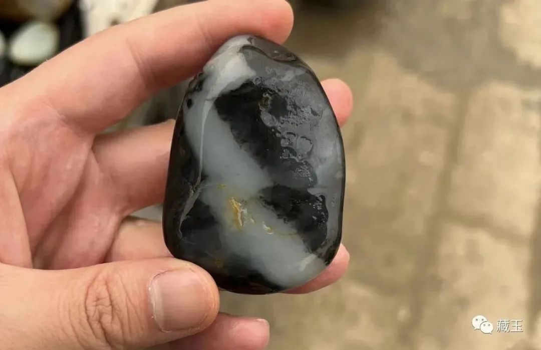 为什么有的和田玉青花特别便宜,和田玉青花什么样的价格高