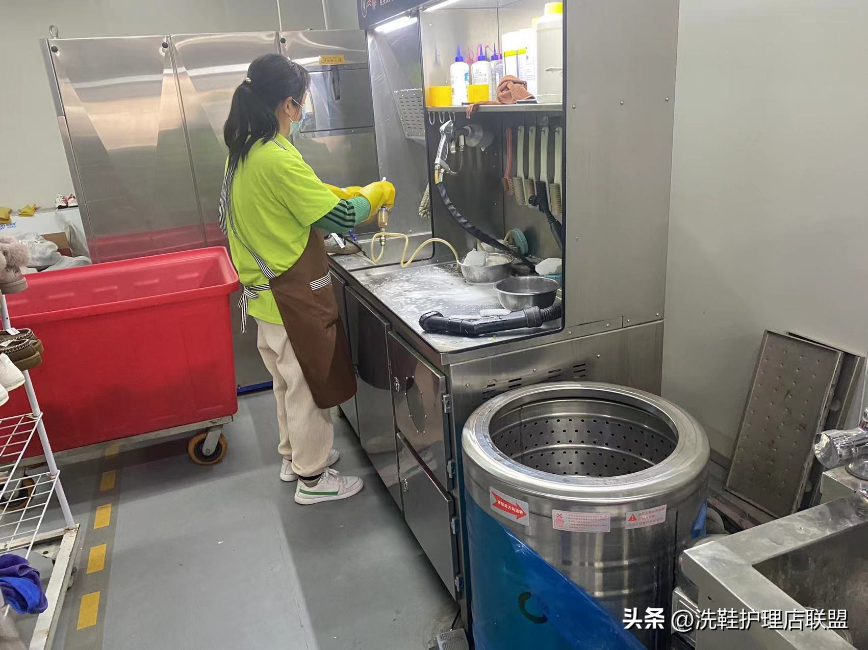 开家洗鞋馆刚开始怎么经营,洗鞋店加盟看法和建议