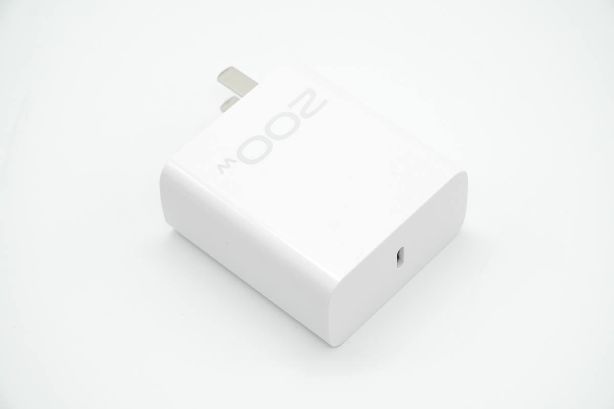 iqoo10pro200w快充小白测评,iqoo10pro测评200w快充究竟有多快