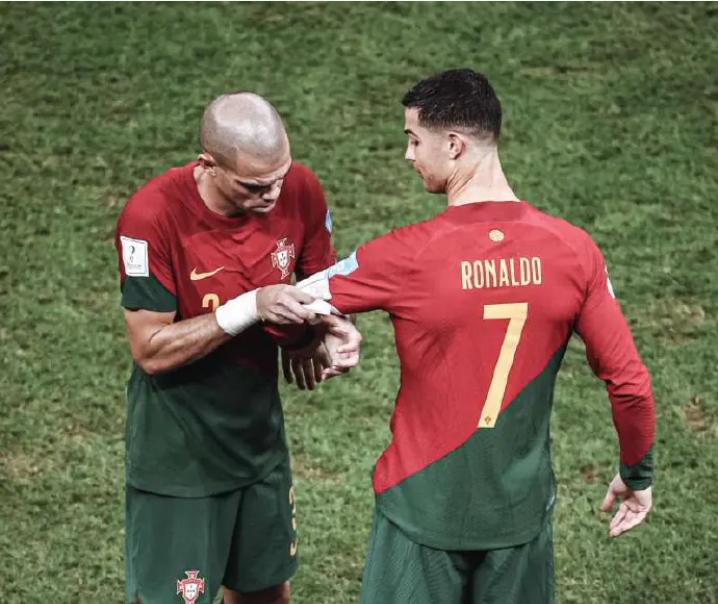 世界杯落寞背影卡塔尔,世界杯落寞背影大力神杯