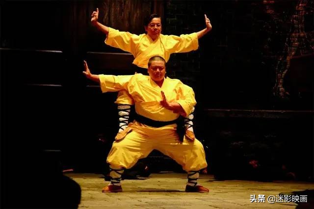 外媒评价周星驰少林足球电影,少林足球周星驰国语版电影