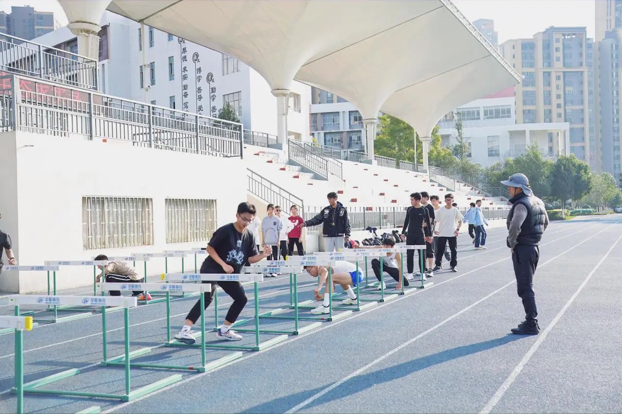 西南地区中小学美育高质量发展学术年会分会场在昆十中求...