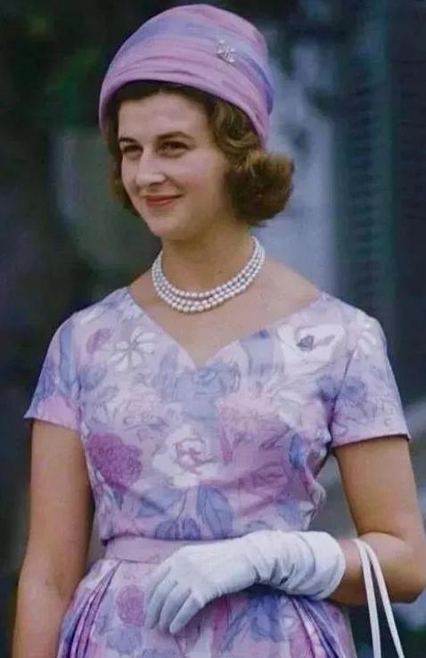 菲利普亲王与蓝血公主啥关系,伊丽莎白二世女王的堂妹