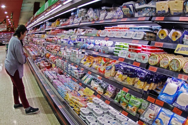 90后小伙子卖鸡蛋一年净赚400万,超市鸡蛋免费模式盈利案例