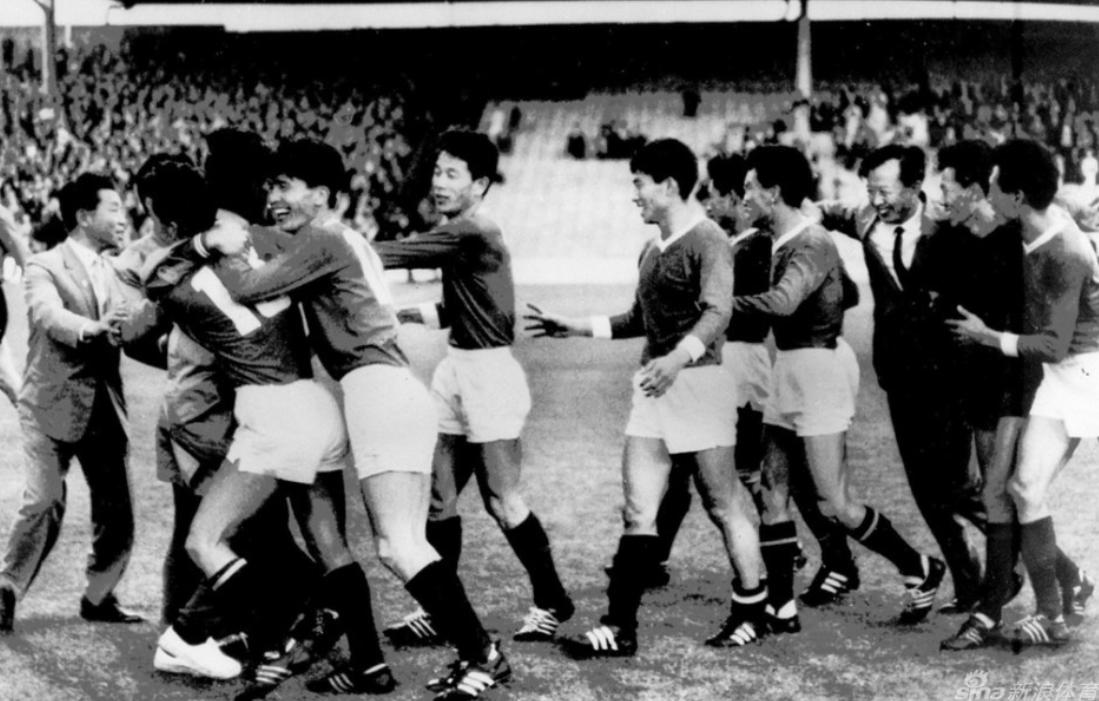 1964年国足大败,贺龙下令将之解散,队员全被送部队练“硬骨头”