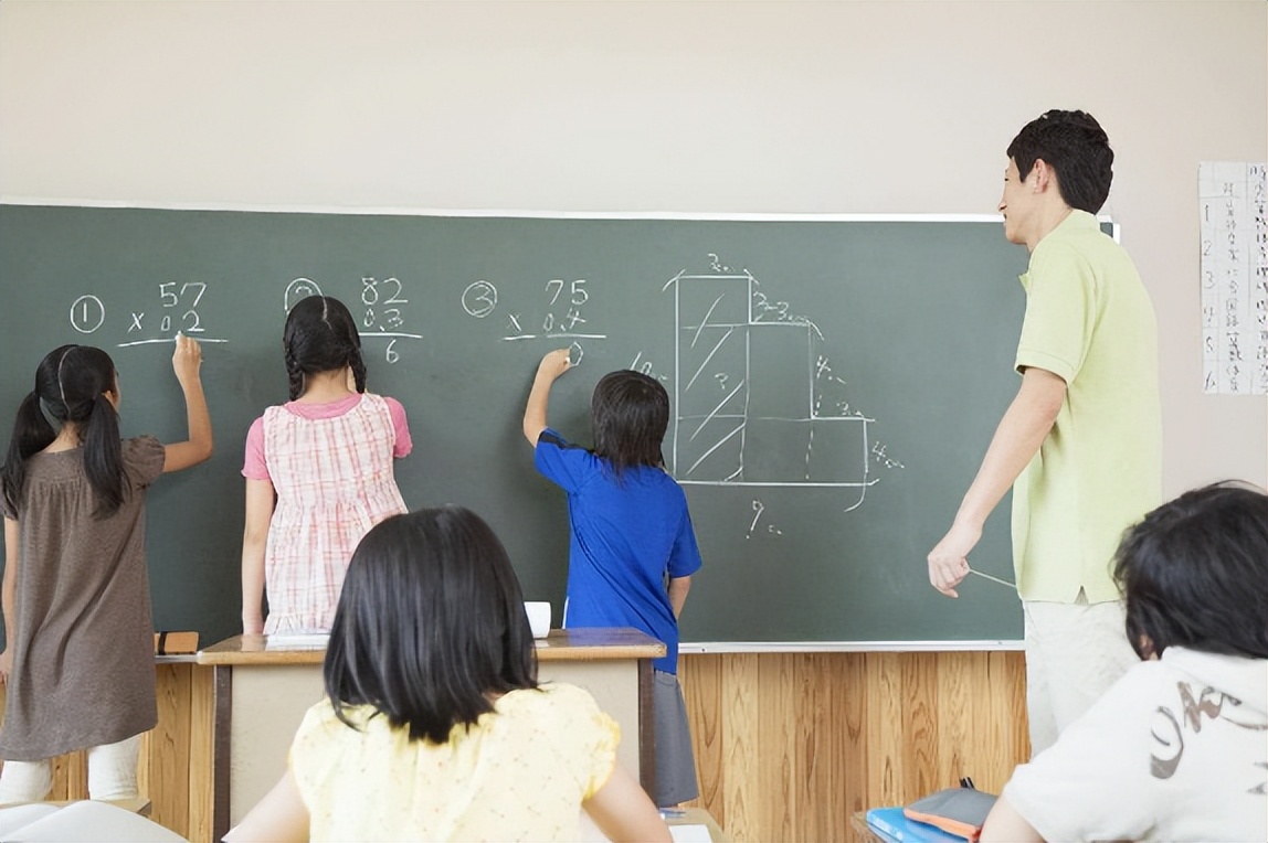 清华丘成桐班和北大数学系谁更强,北大数学教授丘成桐简介