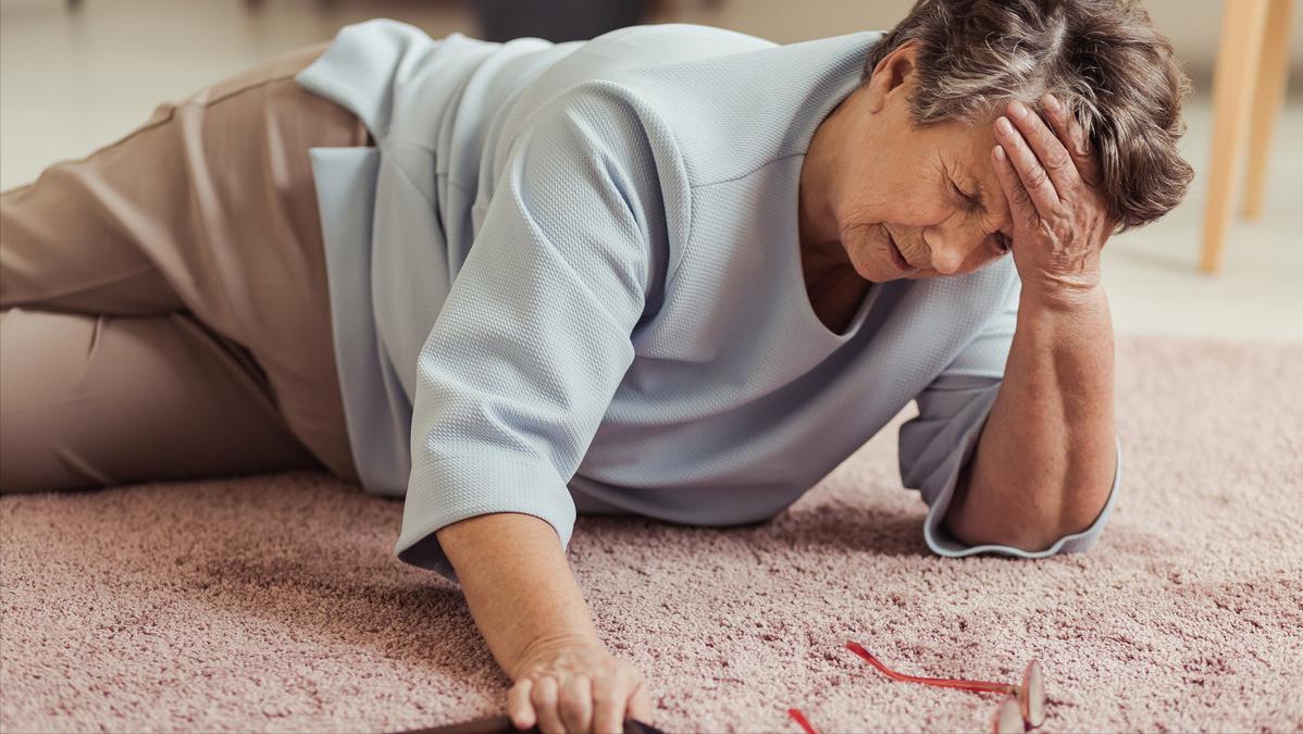 老人摔倒最容易伤到哪,老人不慎摔倒为何会致命