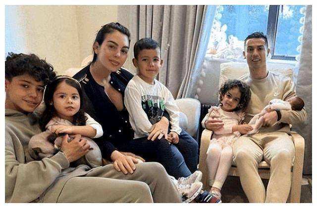 从贫民窟走出女孩到民国亿万富婆,从贫民窟女孩到百亿大亨第十六集