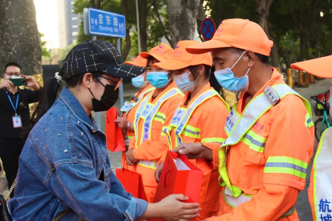 深圳红马甲公益,深圳红马甲正能量