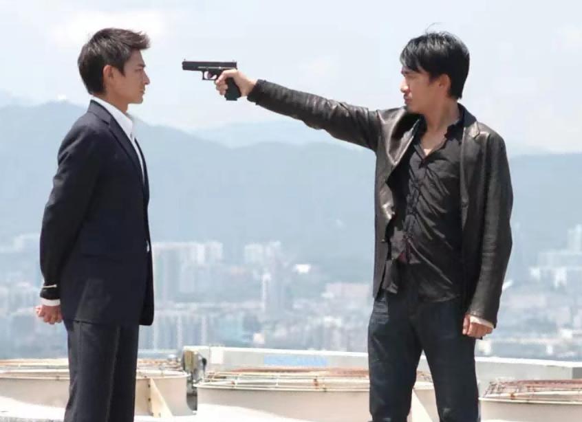 “惨遭吸血”刘德华：身价百亿却让姐姐住贫民窟，她到底做了什么