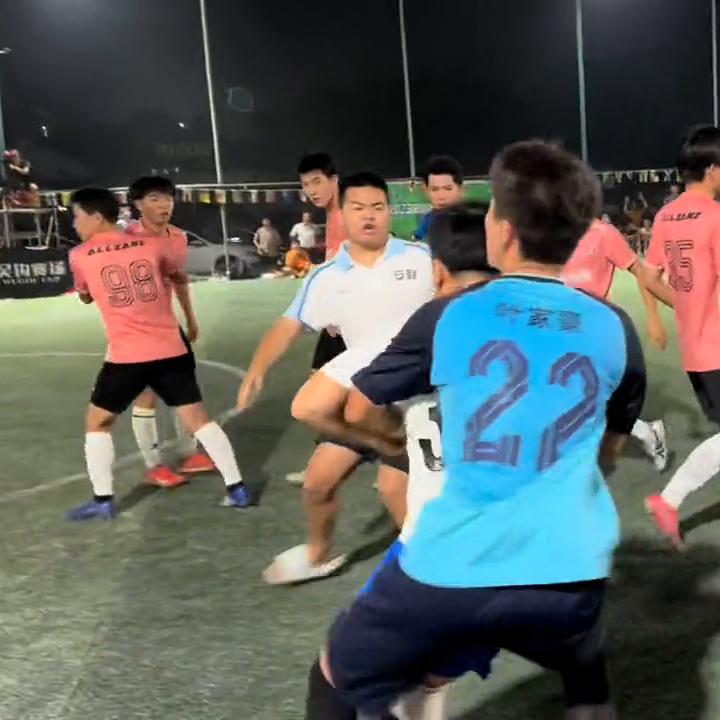 还原南昌站冲逐事件：多名替补队员辱骂粉队队员，言语污秽不堪