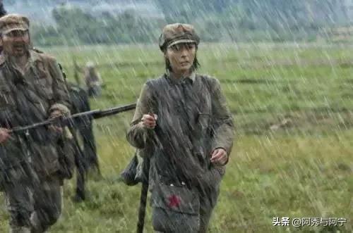 红军长征时女红军主要工作,女红军长途跋涉