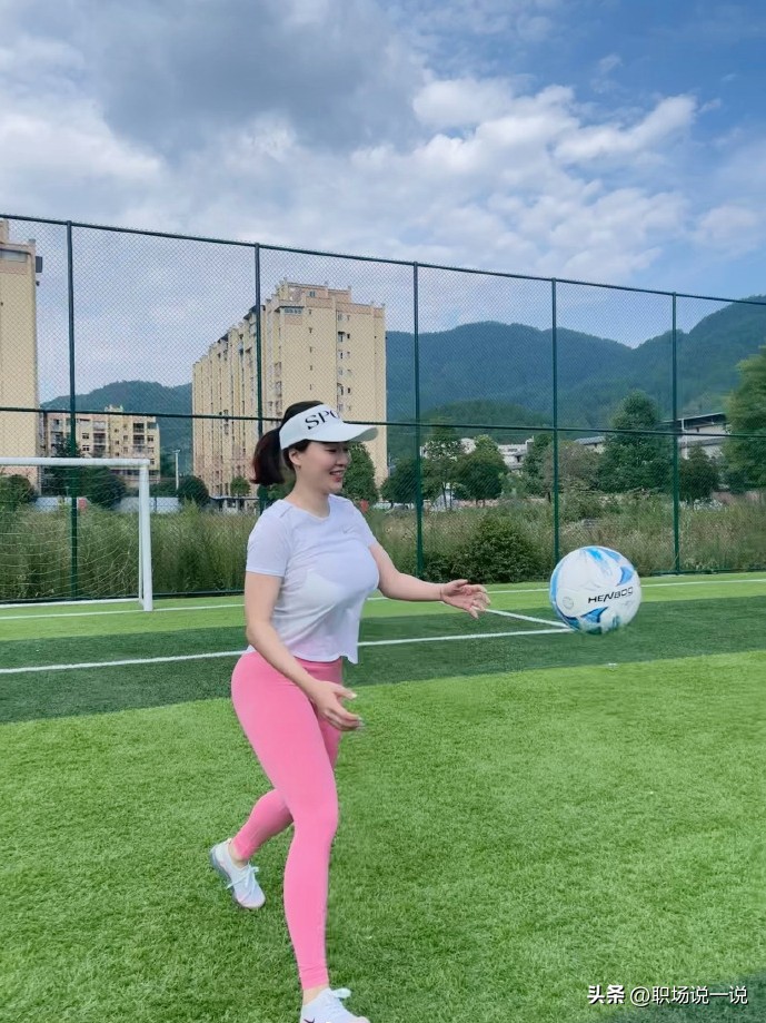 女儿在外省工作，不主动和她爸打电话，听到她的聊天记录，我怒了