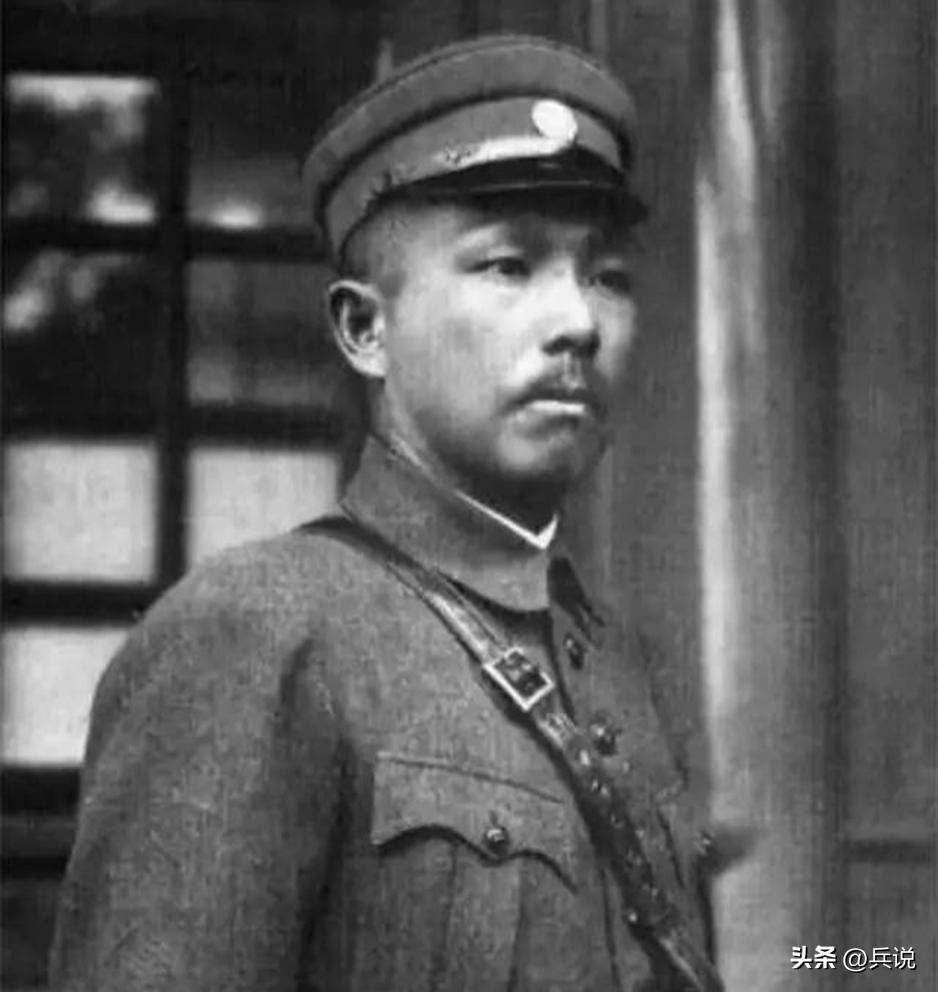 新四军女兵如厕，被大叔摁到被窝：从现在起，你是我老婆