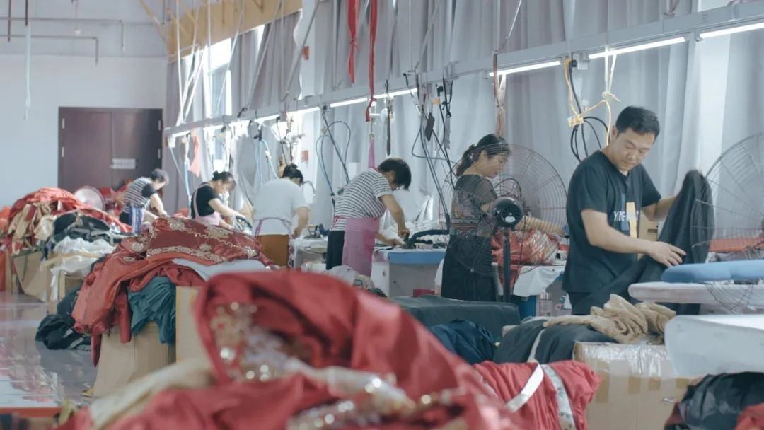 明星婚礼带火婚纱产业，创业夫妻借力电商卖火秀禾