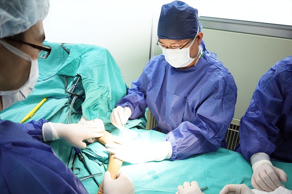 上海六院骨科专家范存义,上海六院副院长范存义