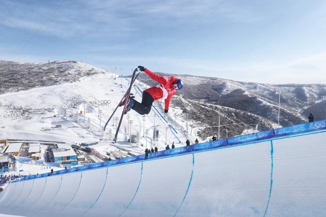 谷爱凌夺冠颁奖典礼全过程,天才少女谷爱凌北京冬奥夺冠背后