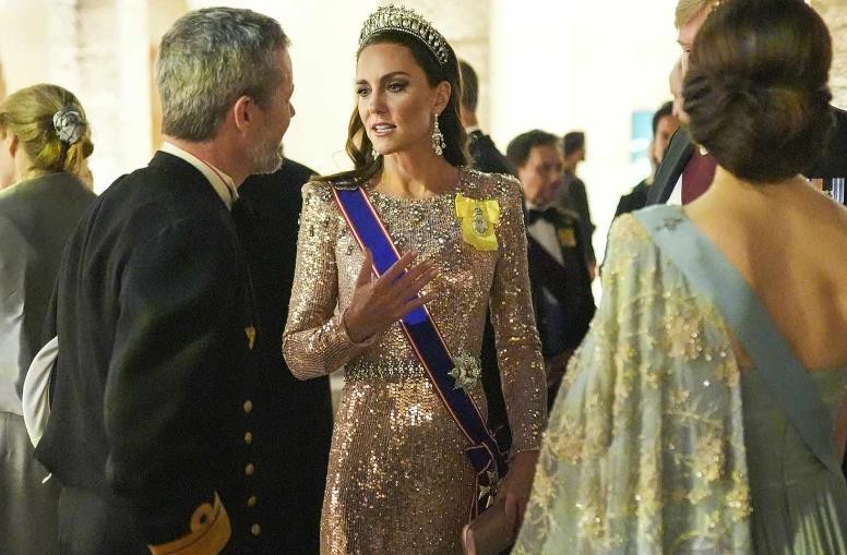 珍珠泪王冠绿宝石,珍珠泪王冠伊丽莎白