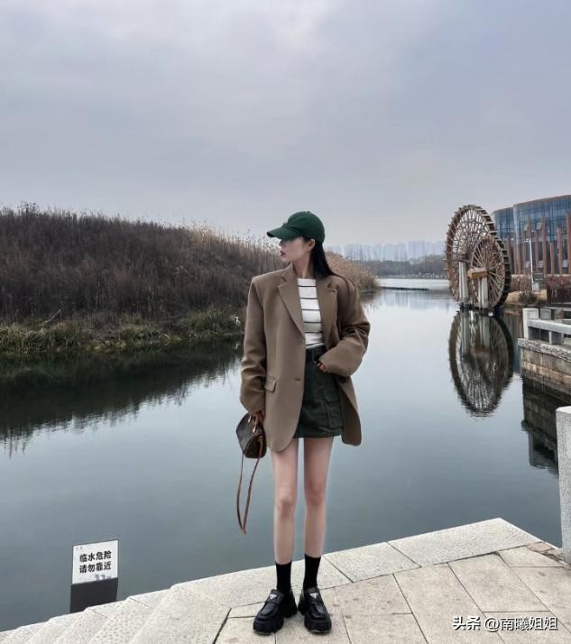 立秋后就收起你的凉鞋吧！今年流行的“乐福鞋”，高级百搭又显高