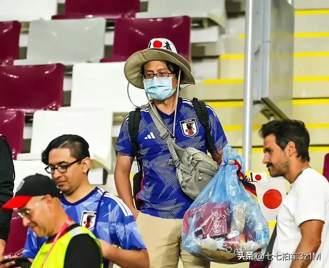 日本队打扫更衣室后续,日本队赛后打扫球场更衣