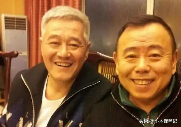 潘长江院子里霸气烤全羊,潘长江烤火