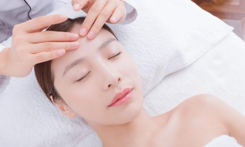 换季皮肤干燥用什么护肤品,换季皮肤保湿怎么办