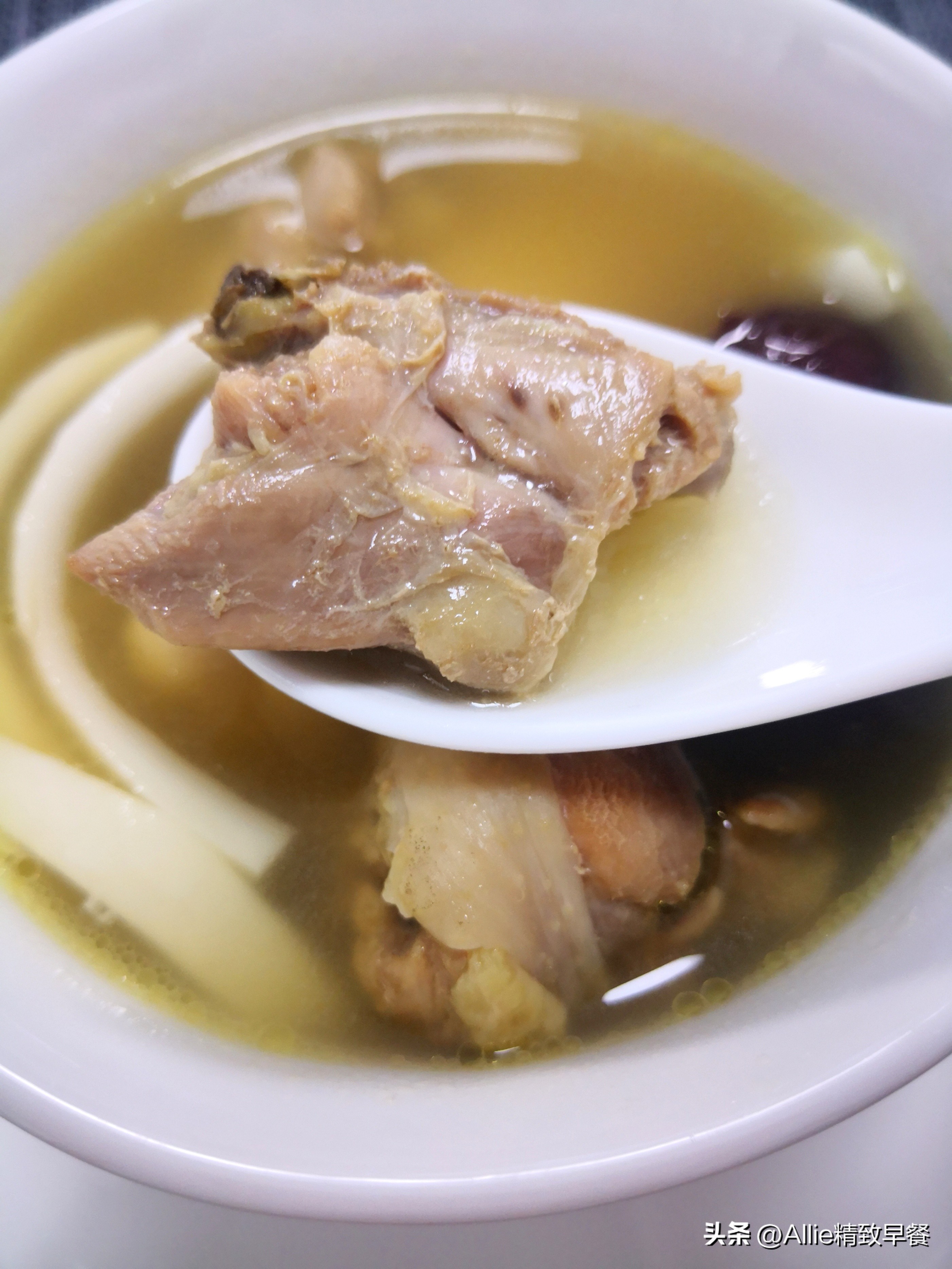 鸡汤怎么做不油腻好喝,大厨做鸡汤怎么炖好喝又不油腻