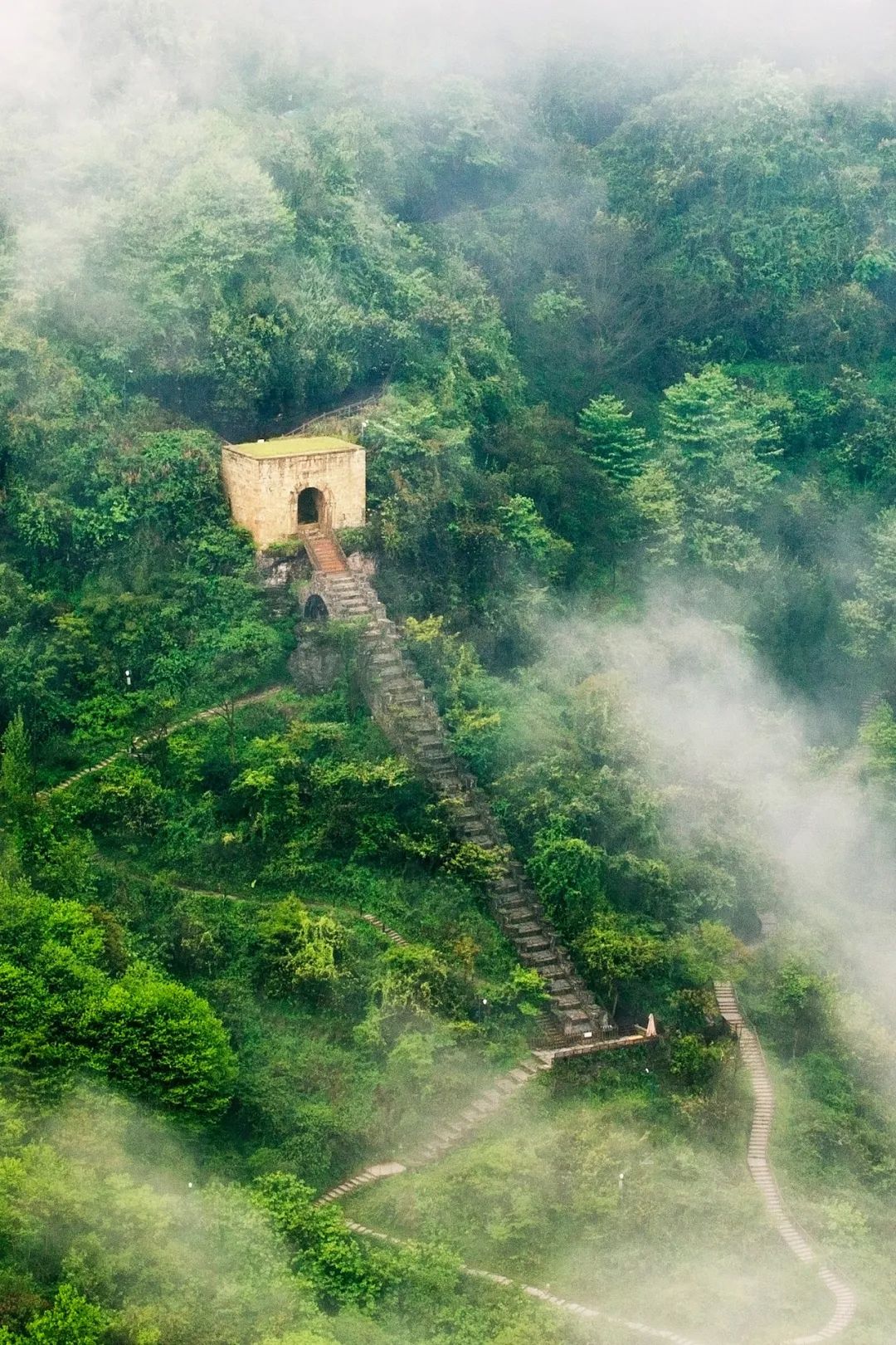 如何看懂中国第一山地省的多彩文化史诗？