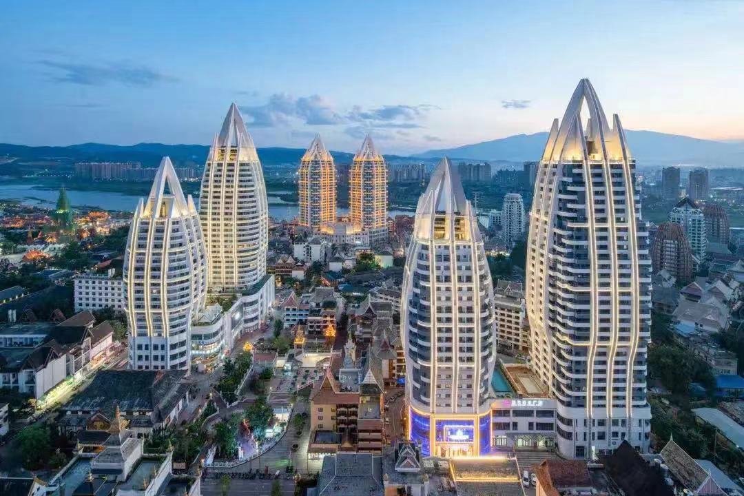 西双版纳满大街都是傣装,云南西双版纳的真实生活