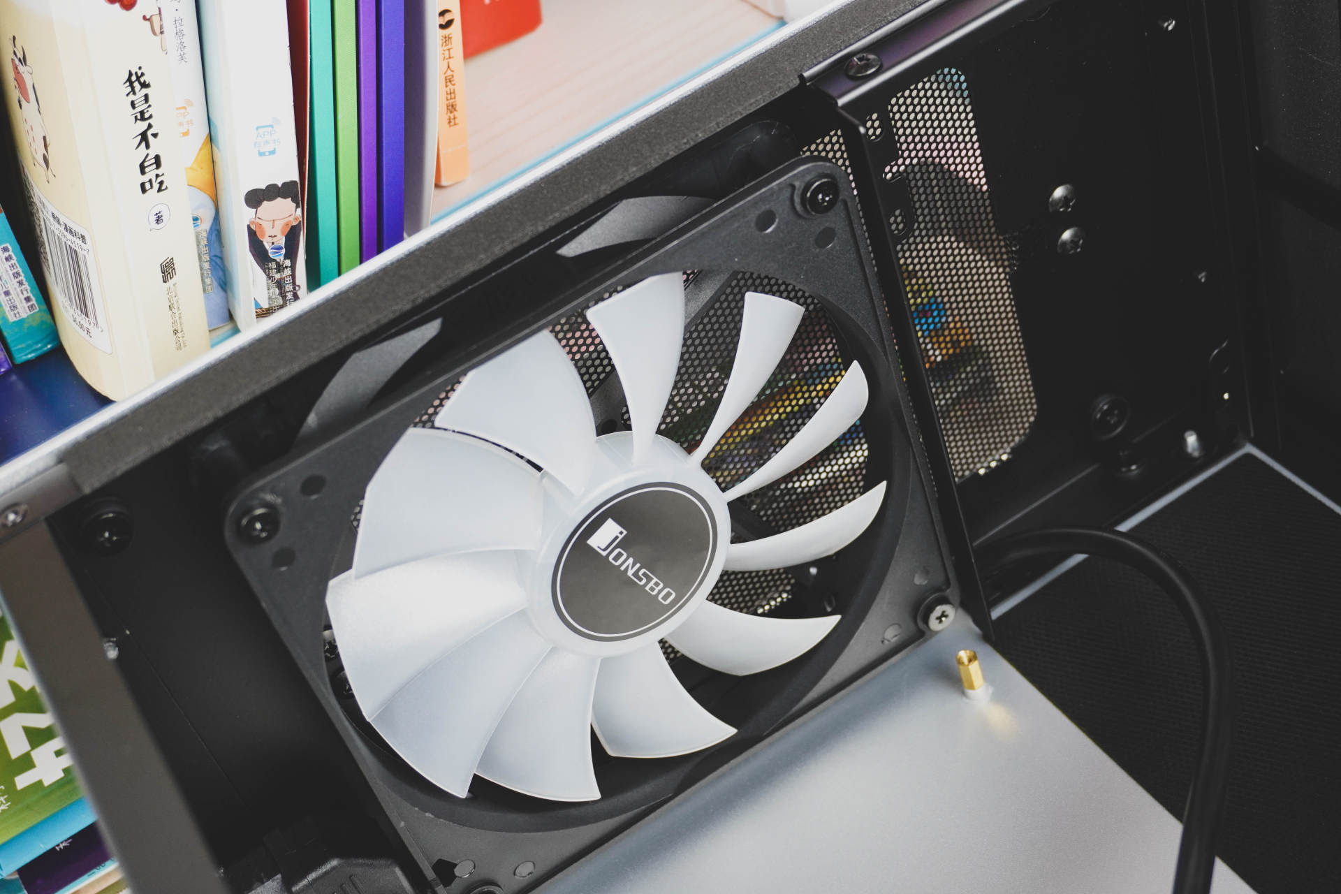 桌面空间太小怎么改造,台式机机箱越来越小