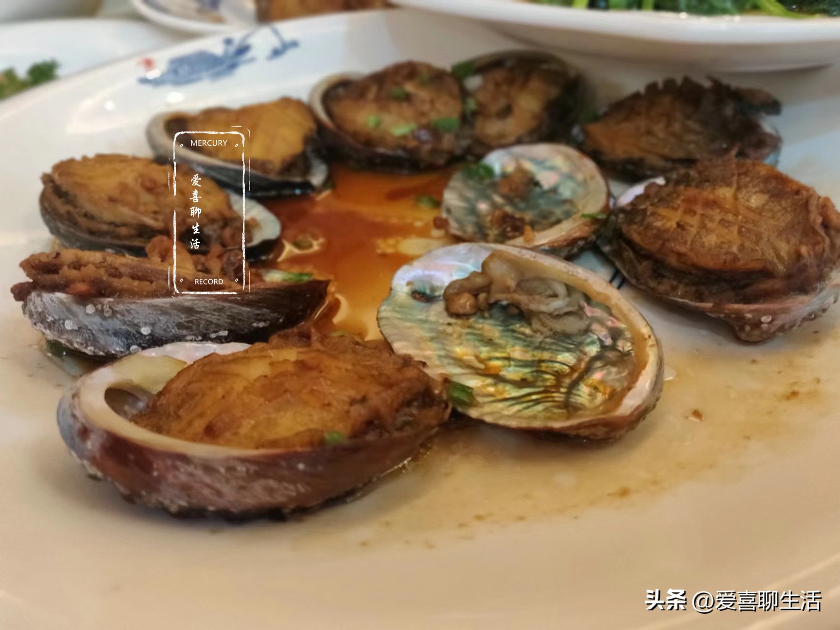 国庆喝喜酒，随礼860真值，38道大餐晒圈火了，网友：能过来吃吗