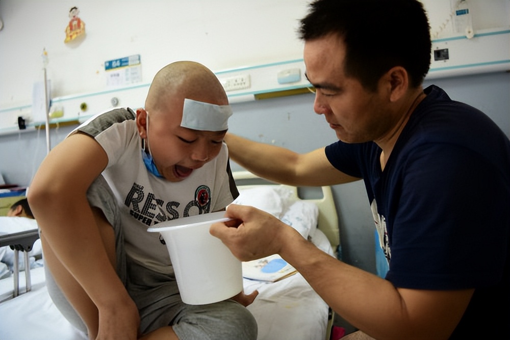 12岁男孩得淋巴癌的几率,13岁男孩得淋巴癌中期能治好吗