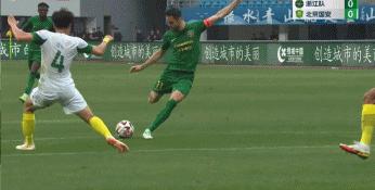 中超最新战报山东泰山,中超最新排名泰山绝杀国安领跑