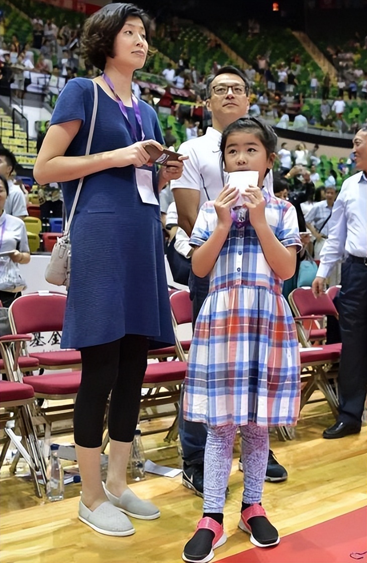 姚明和他11岁的女儿照片,姚明他媳妇儿叶莉父母身高