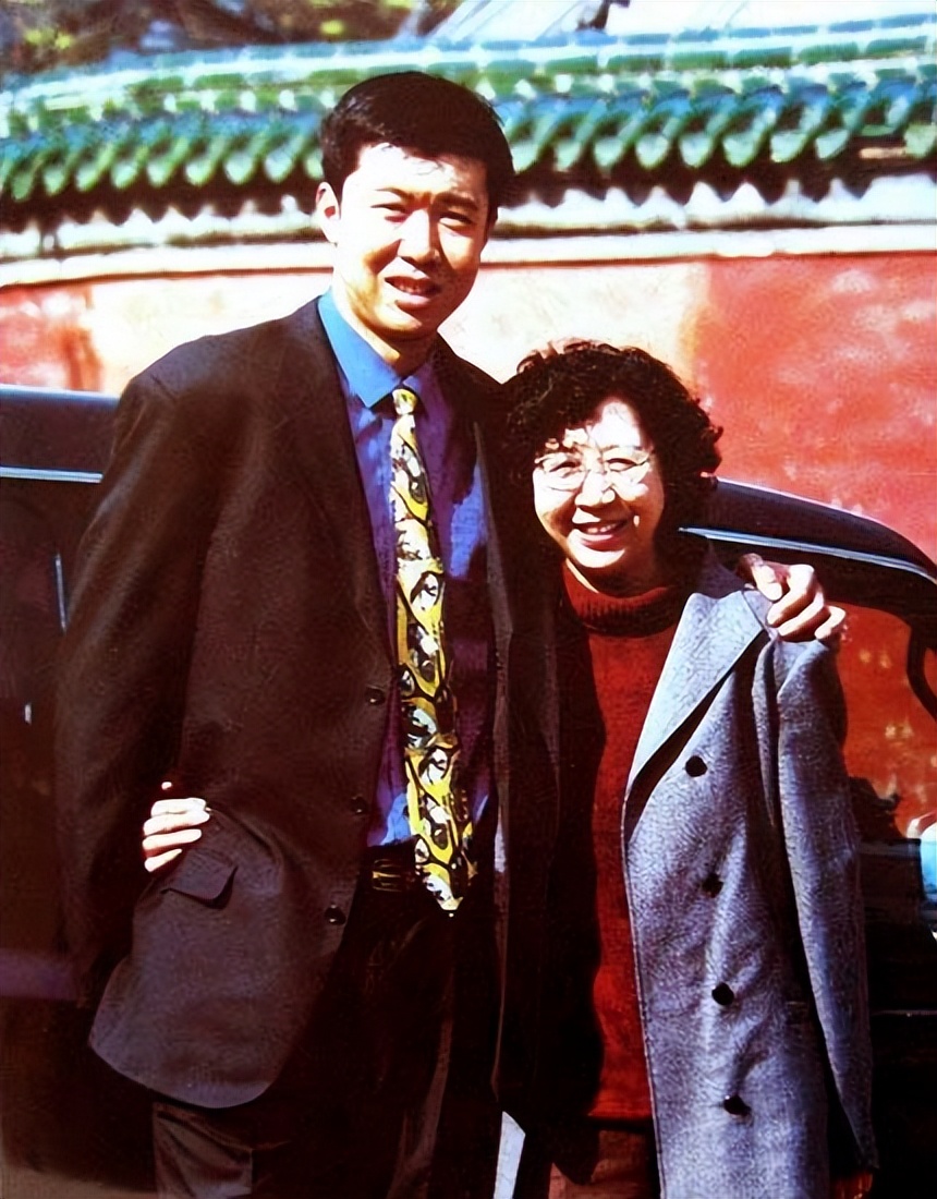 王治郅婚姻现状,王治郅和现任老婆有小孩了吗