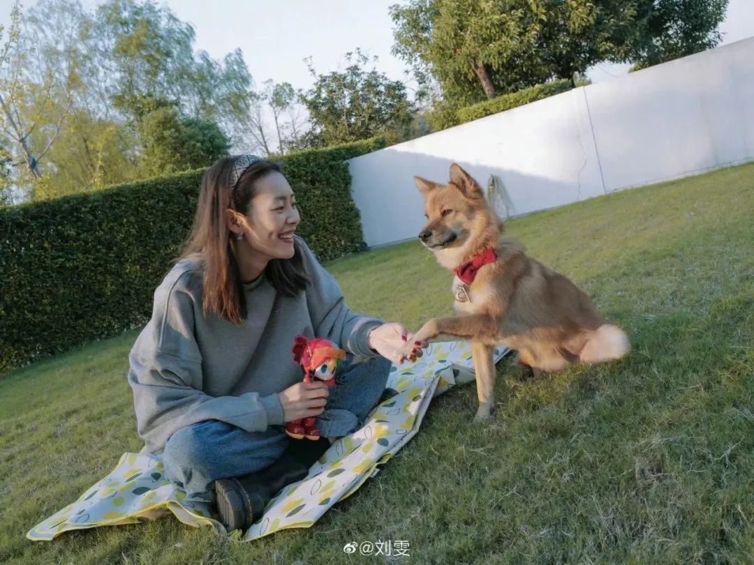 十分简单但是十分高级的穿搭,学这2种显高级的穿搭技巧