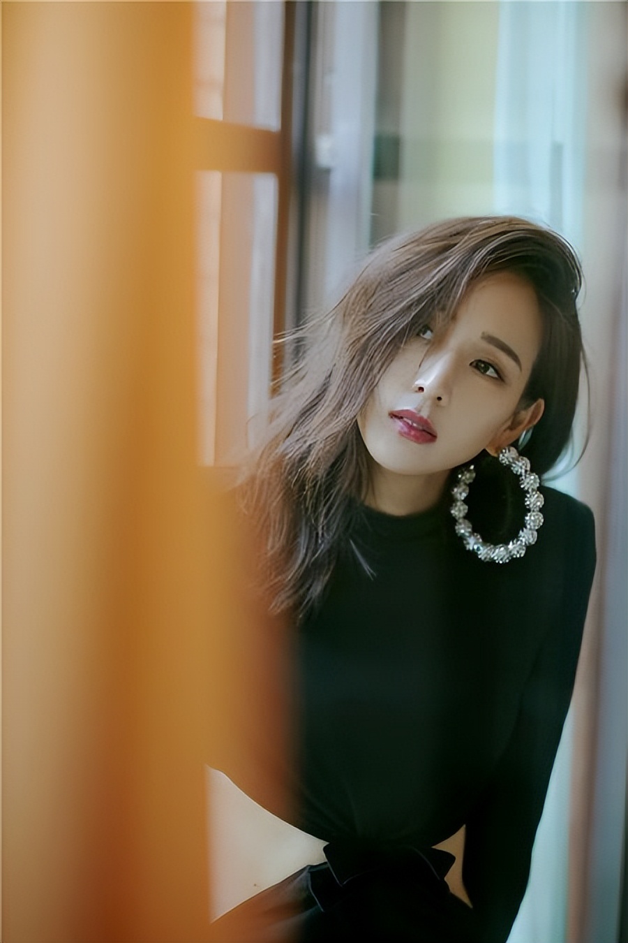 洗完澡脸上起红疙瘩痒是怎么回事,洗完澡之后全身痒一条一条的疙瘩