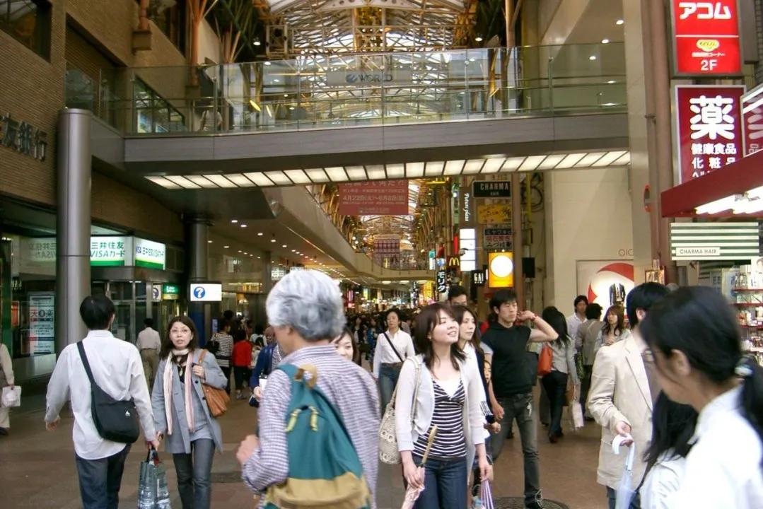 拼命在东洋，曾经连轴转七天七夜不睡觉，一天一夜打了四份工。