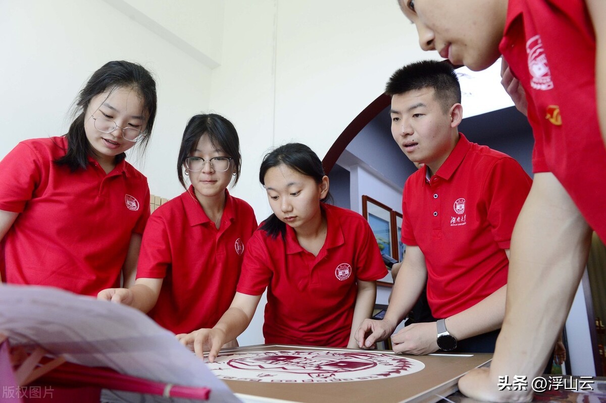 大学生暑假工在工厂里干什么工作,暑期廉价劳动力