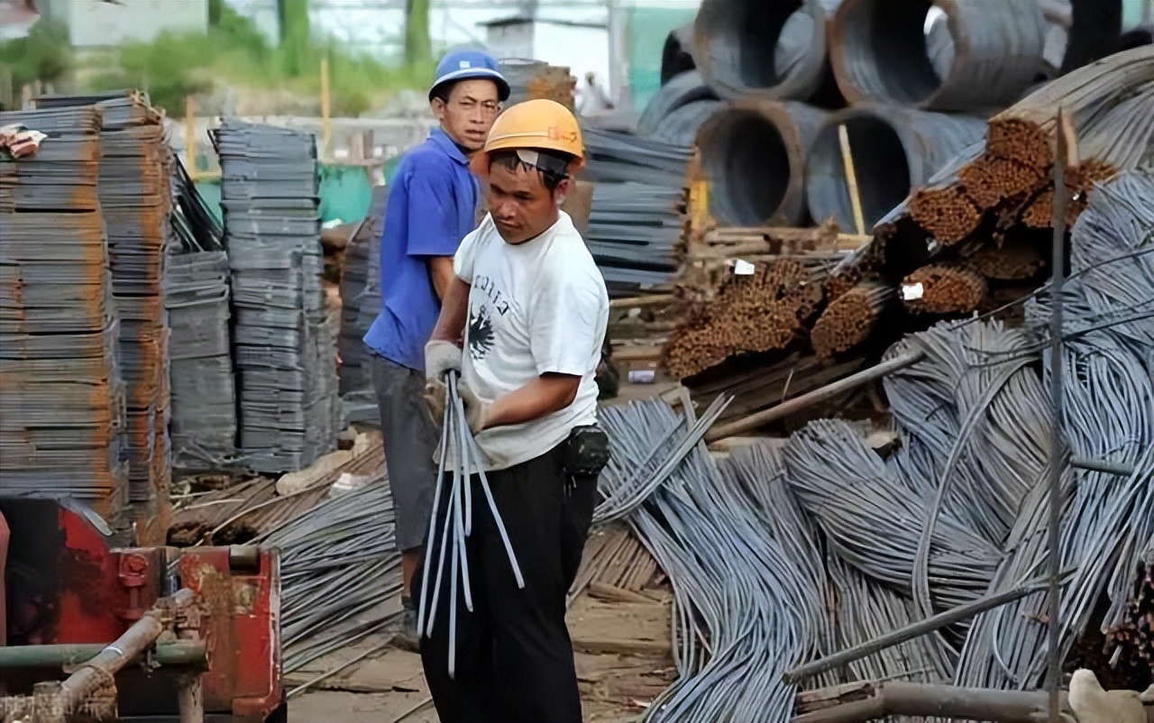 双11快递员送快递辛苦,日均送货5亿件双11快递小哥辛苦了