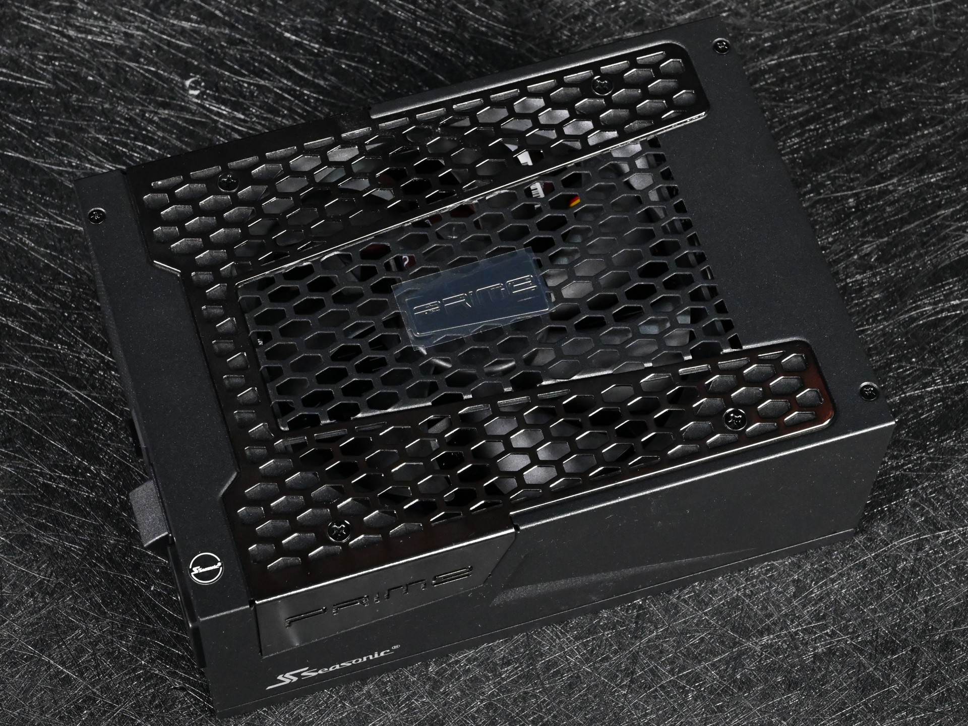 游戏入门电脑配置,amdr55600x与i512400f哪个好