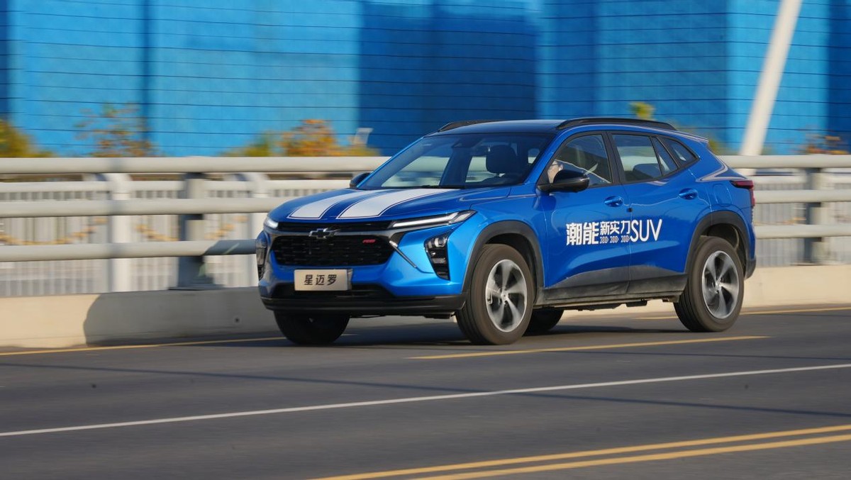 试驾雪佛兰科迈罗锋芒版,雪佛兰科迈罗潮智版和蜂巢版