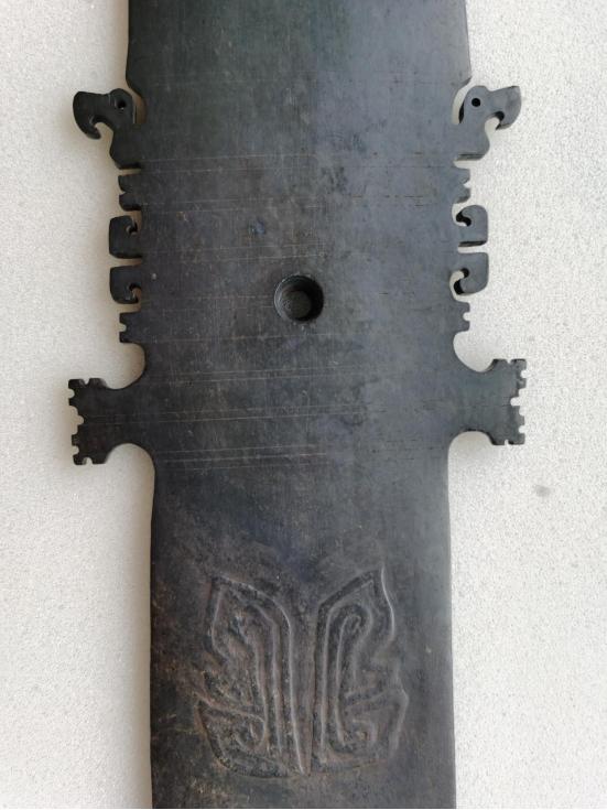 民间收藏的古蜀玉璧图片,馆藏老玉紫水晶玉琮