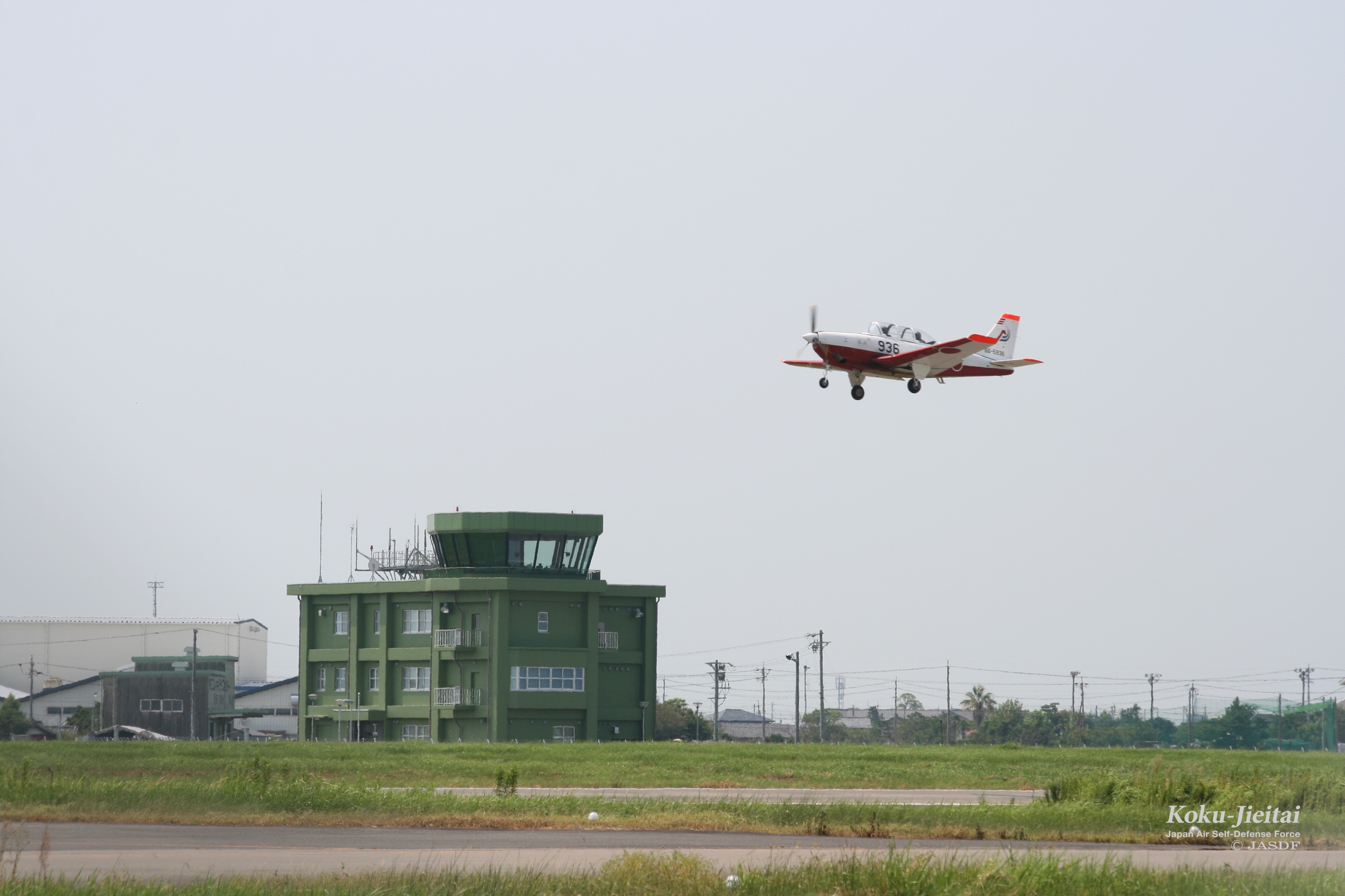 日本列岛的初级和中级训练机“富士T-7”