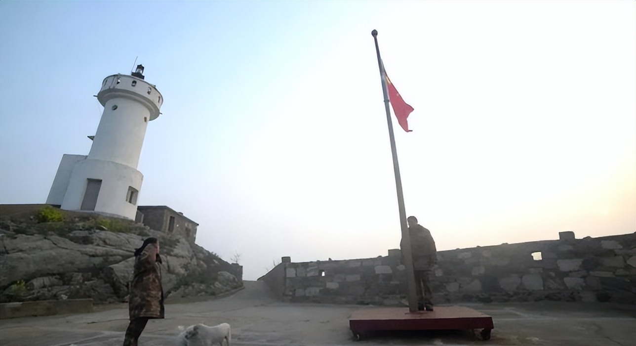 一夫妻守黄海孤岛32年不求回报,江苏夫妻守卫黄海孤岛32年