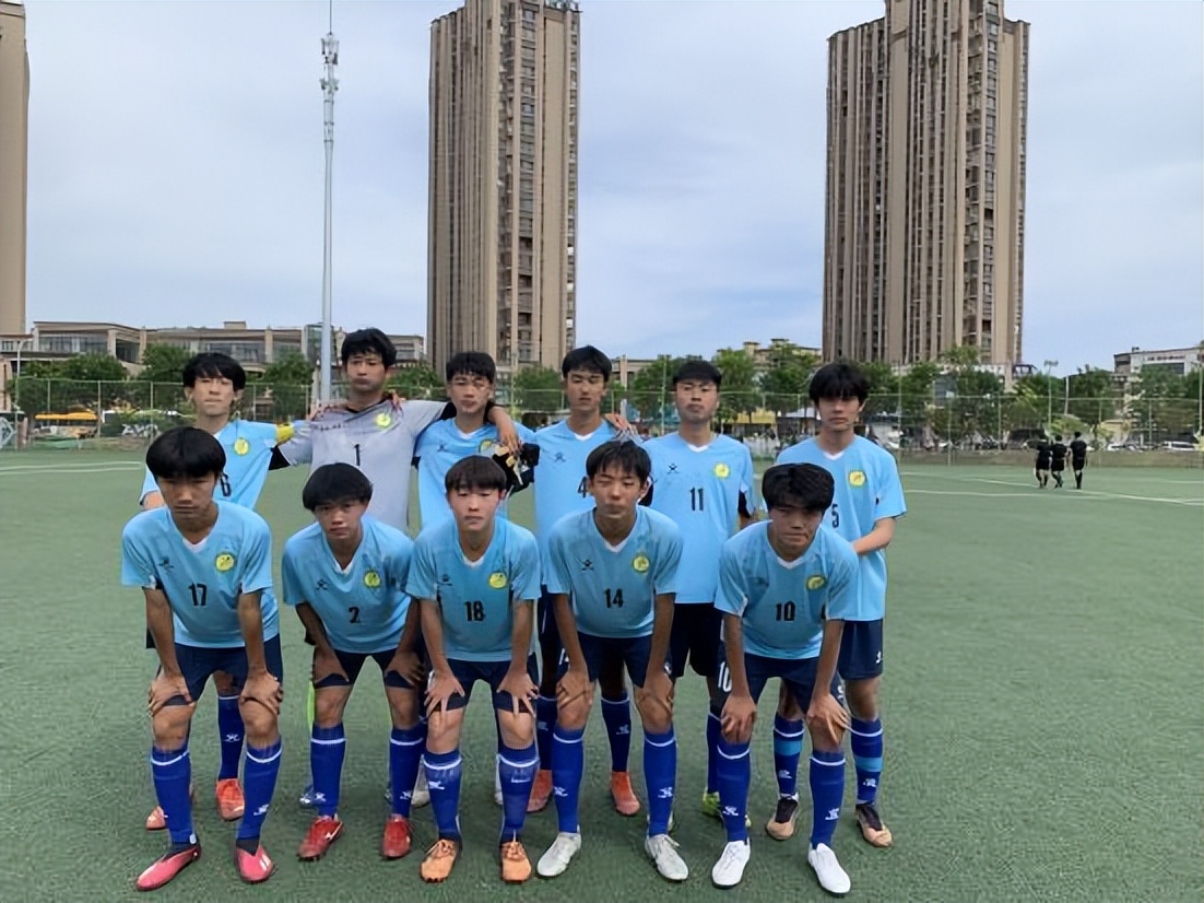 城阳二中足球甲组夺冠,城阳实验二中足球队全国冠军