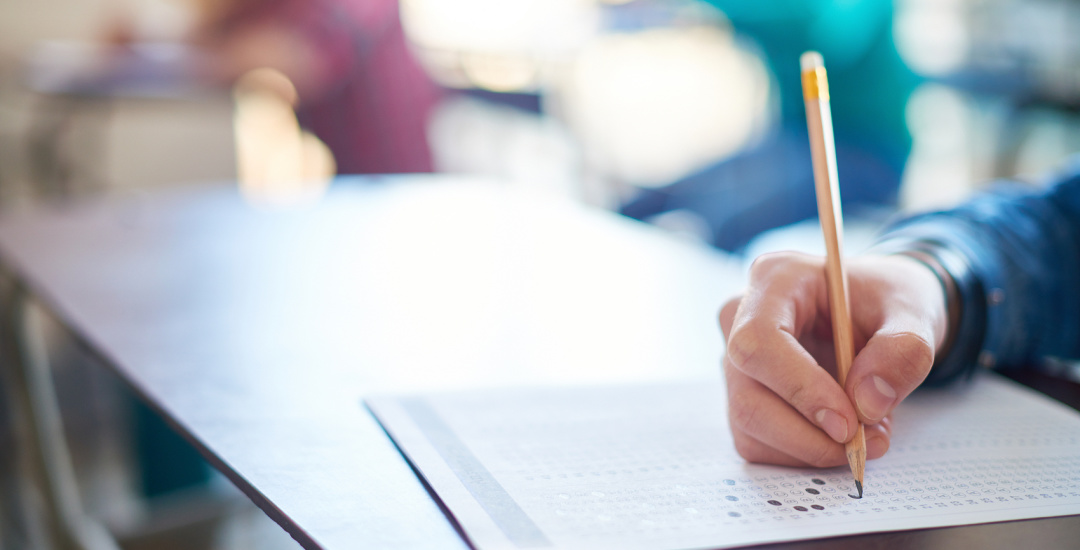 英国部分大学取消期末考试成绩，学生：我论文都交了！